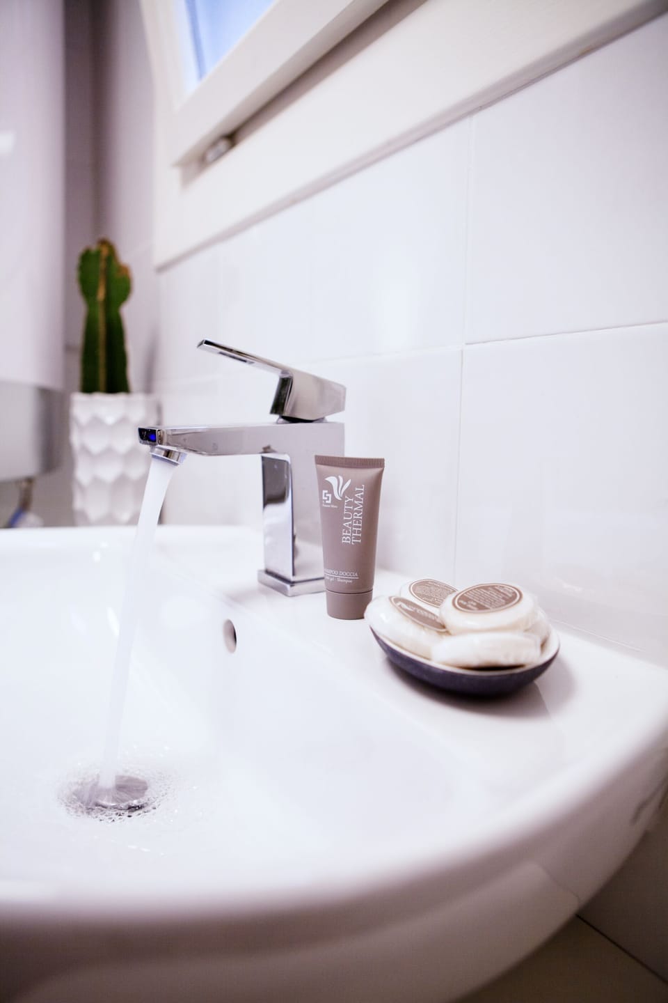 Economy Apartment | Bathroom | Shower, free toiletries, hair dryer, bidet