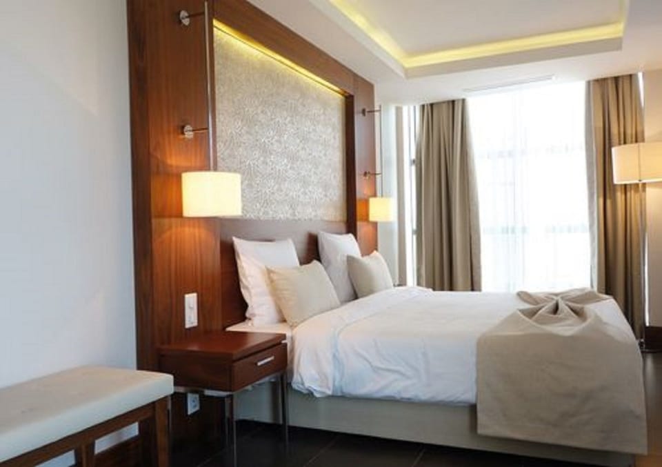 Senior Apartment, 1 Bedroom | Minibar, desk, blackout drapes, WiFi (free)