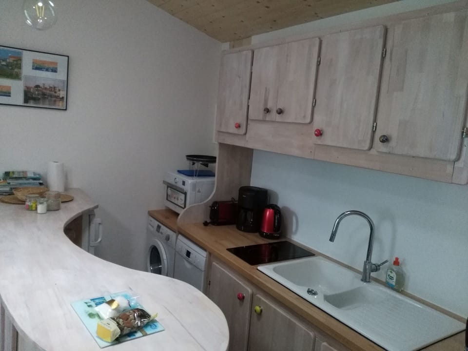 Classic Cottage, Private Bathroom, Garden View | Lounge