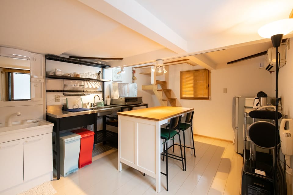 Design Villa, Pets Allowed | Laptop workspace, WiFi (free), bed sheets