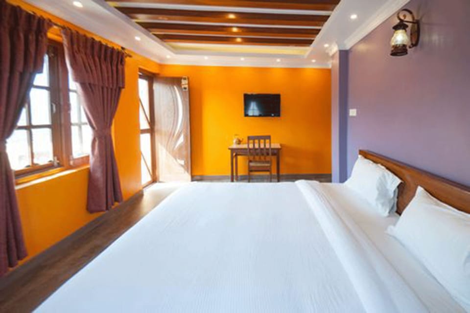 Minibar, desk, free WiFi, bed sheets