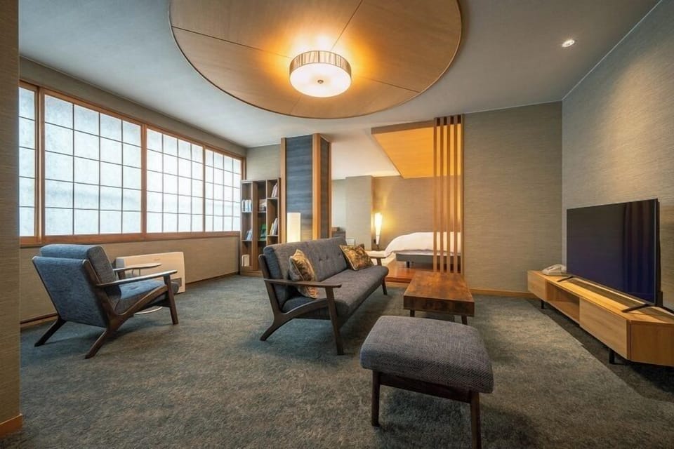 Suite | In-room safe, WiFi (free), bed sheets