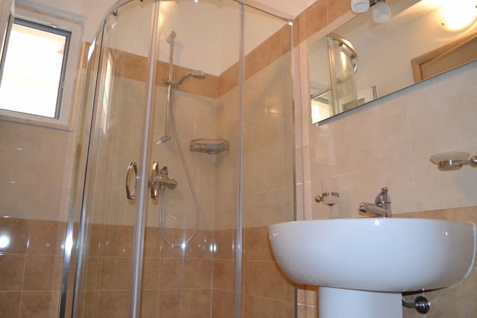 Double Room, City View | Bathroom shower