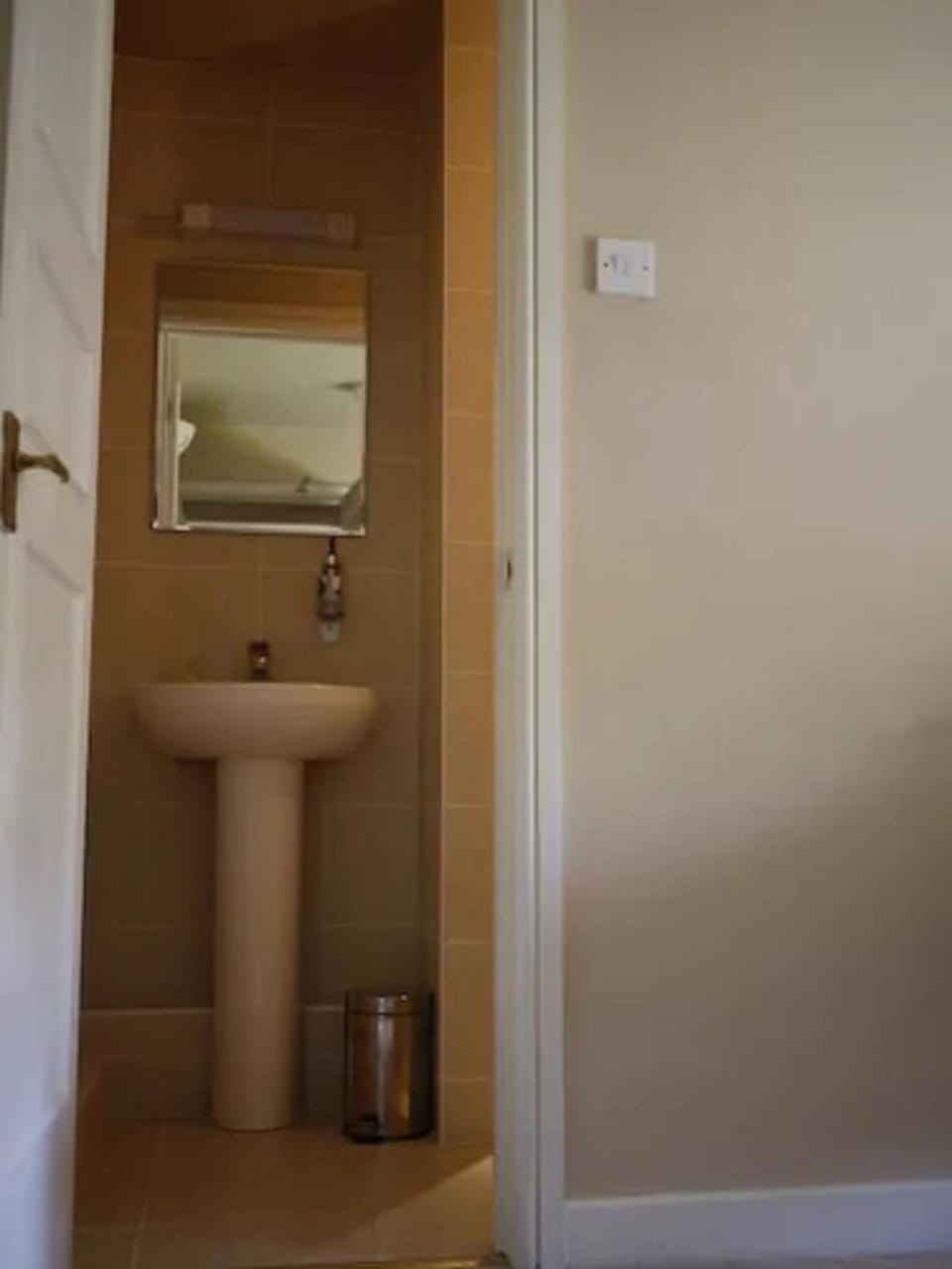 Classic Single Room | Bathroom | Jetted tub, eco-friendly toiletries, hair dryer, towels