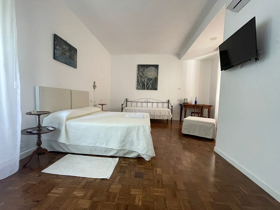 Superior Triple Room | Desk, free WiFi, bed sheets, wheelchair access