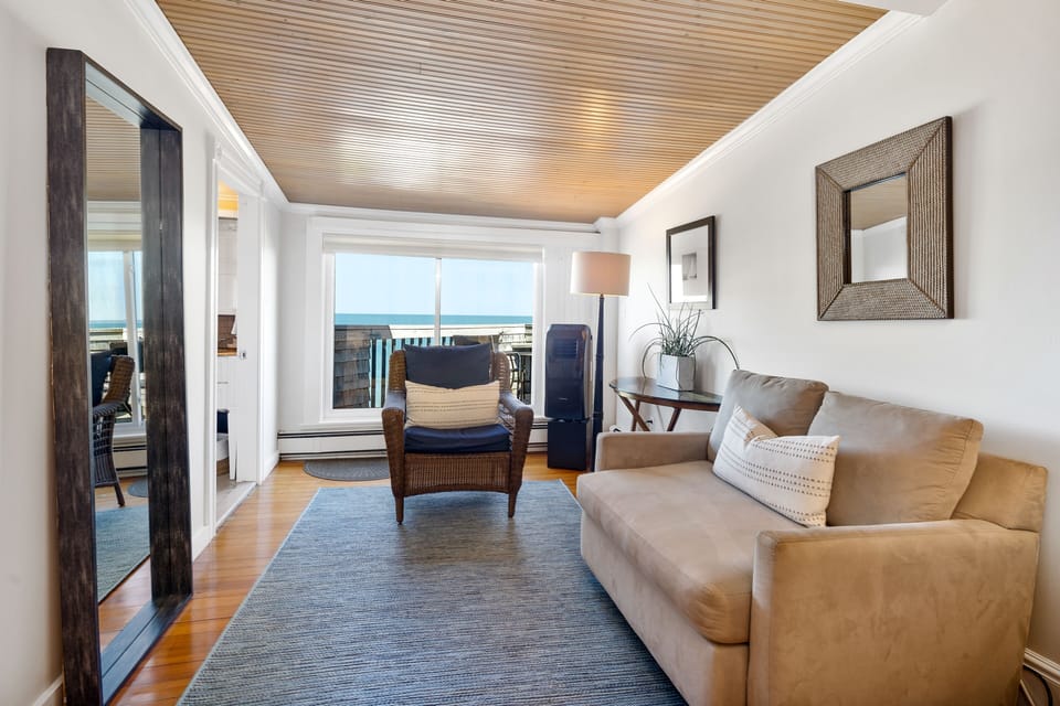 Premium Room, 1 King Bed, Balcony, Ocean View | Premium bedding, desk, iron/ironing board, free WiFi