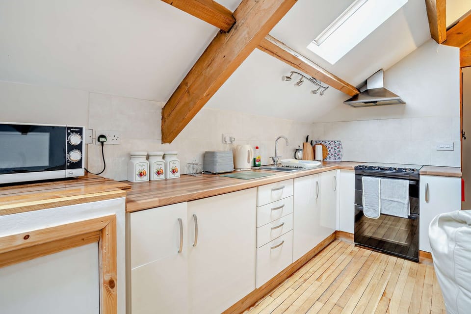 Comfort Apartment, Ensuite (The Tack Room) | Private kitchen | Highchair