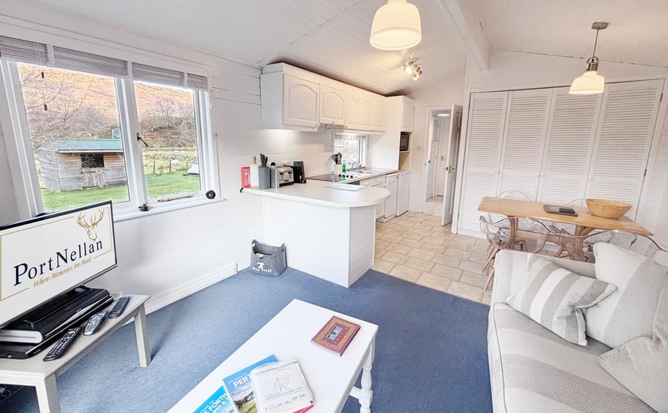 Chalet | Living area | 30-inch TV with satellite channels