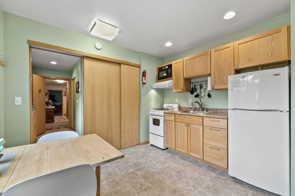 Bear Lake Deck Suite, Lake Views, 1 Bedroom, Kitchen, PRIVATE Bath | Private kitchenette