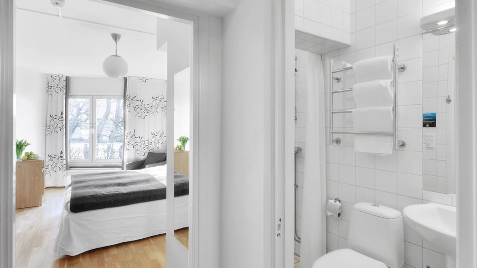 Double | In-room safe, desk, free WiFi, bed sheets