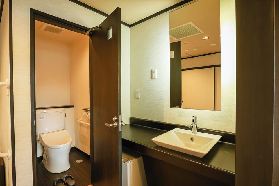 Japanese-style Twin Room, Non Smoking | In-room safe, WiFi (free), bed sheets