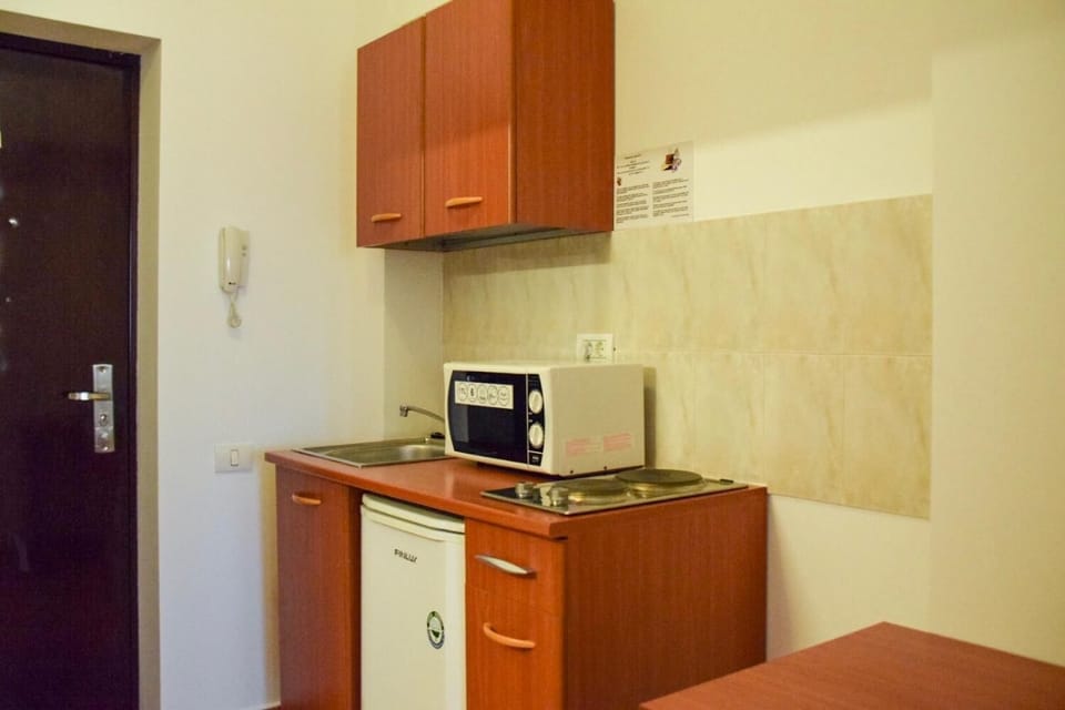 Fridge, microwave