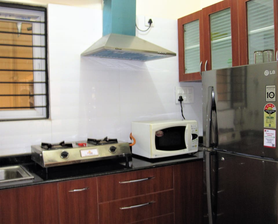 Apartment, 1 Bedroom, Kitchen | Private kitchen | Fridge, microwave, oven, coffee/tea maker