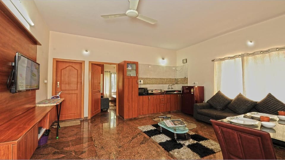 Apartment, 1 Bedroom, Kitchen | Living room | TV, pay movies