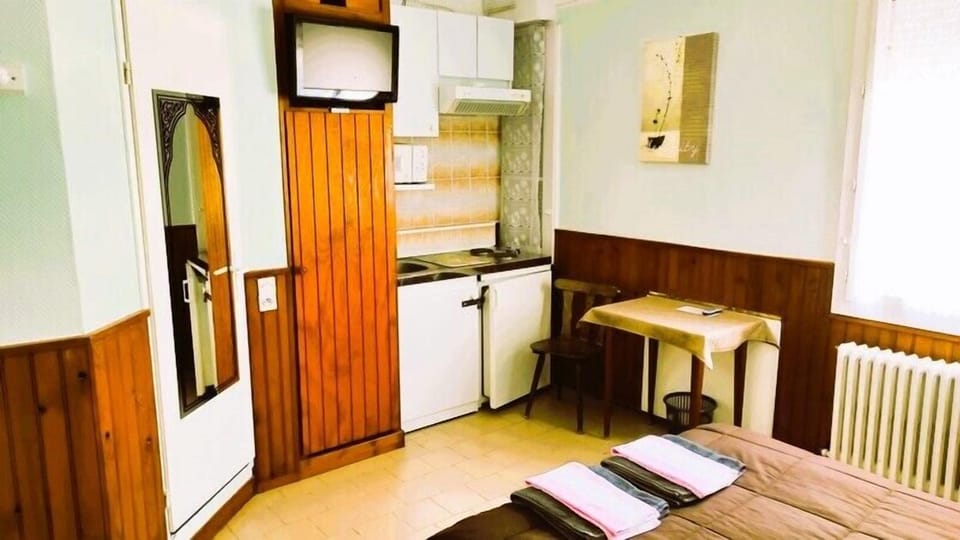 1 bedroom, blackout drapes, free WiFi