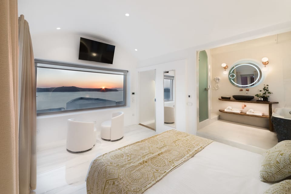 Villa | Minibar, in-room safe, soundproofing, iron/ironing board