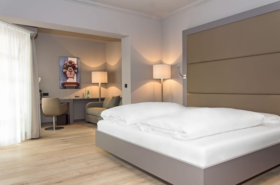 Comfort Double Room, Accessible | Minibar, in-room safe, desk, soundproofing