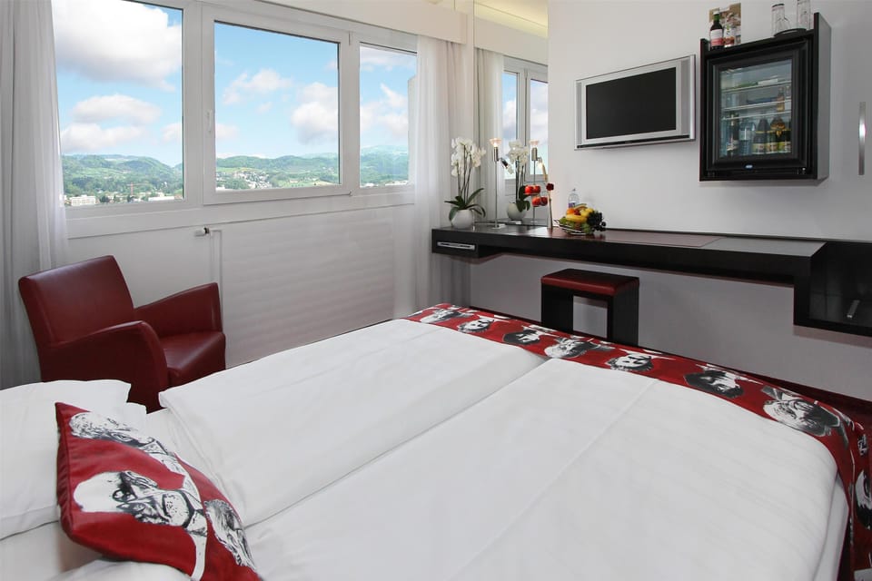 Superior Room | Premium bedding, pillowtop beds, in-room safe, desk