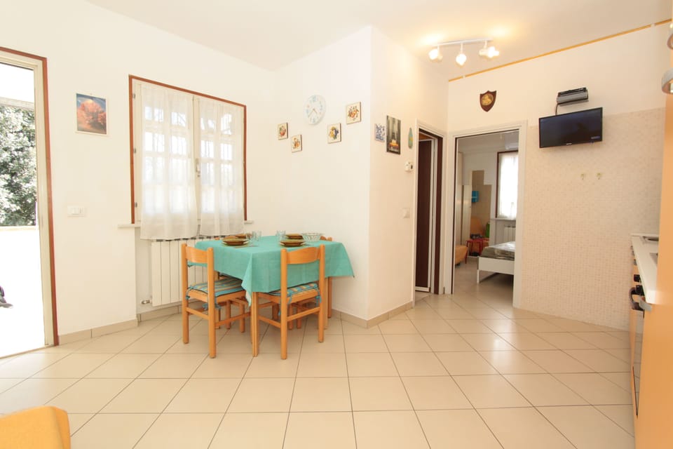 Classic Apartment, 1 Bedroom | Living area