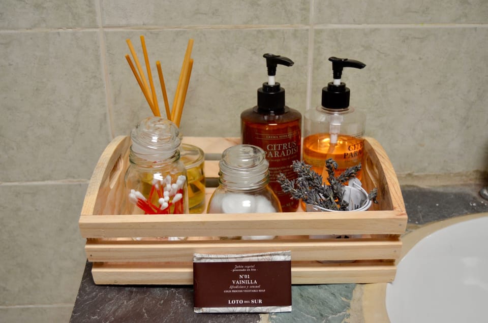 Shower, free toiletries, towels