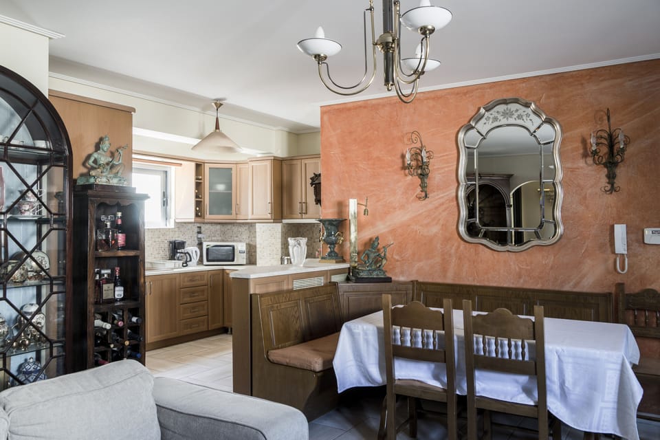 Family Apartment, 2 Bedrooms, Kitchen | Living area | Smart TV