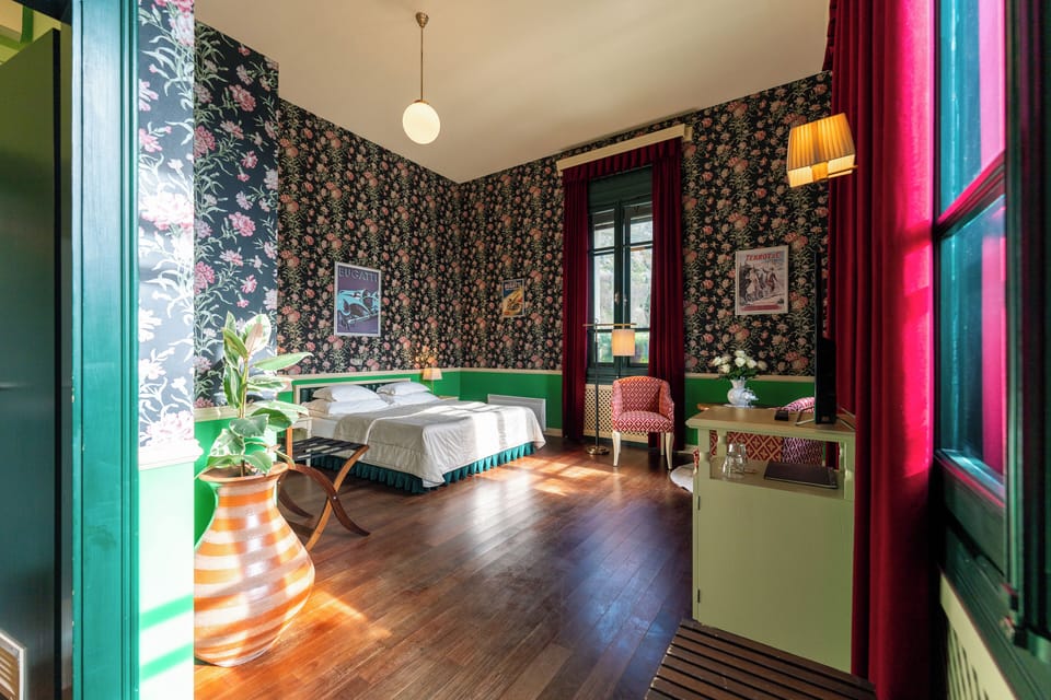Minibar, soundproofing, WiFi (free), bed sheets