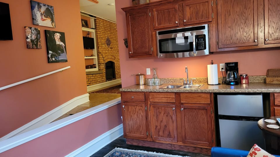 Room, Private Bathroom (Copper Cottage Pet room) | Individually decorated, individually furnished, iron/ironing board
