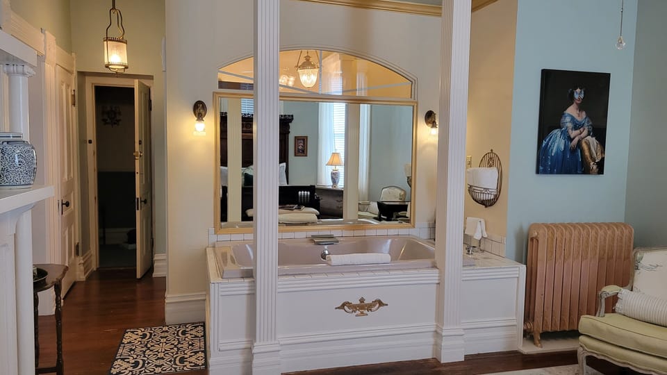 Comfort Single Room | Individually decorated, individually furnished, iron/ironing board