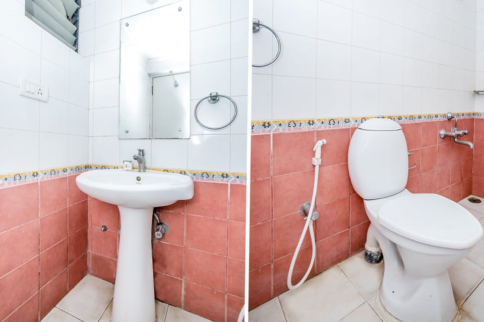 Standard Double Room | Bathroom | Shower, free toiletries, towels