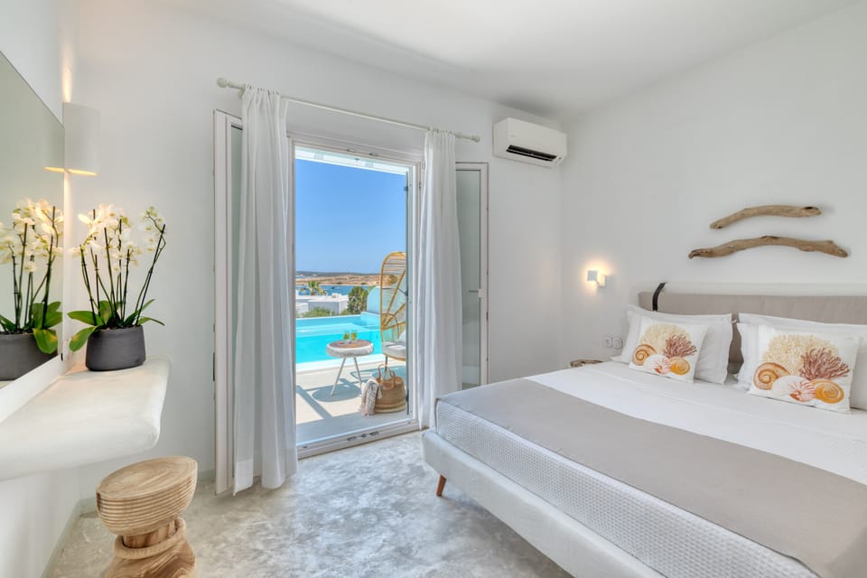 Ocean View Junior Suite Heated Private Infinity Pool with Glass Wall | Beach/ocean view