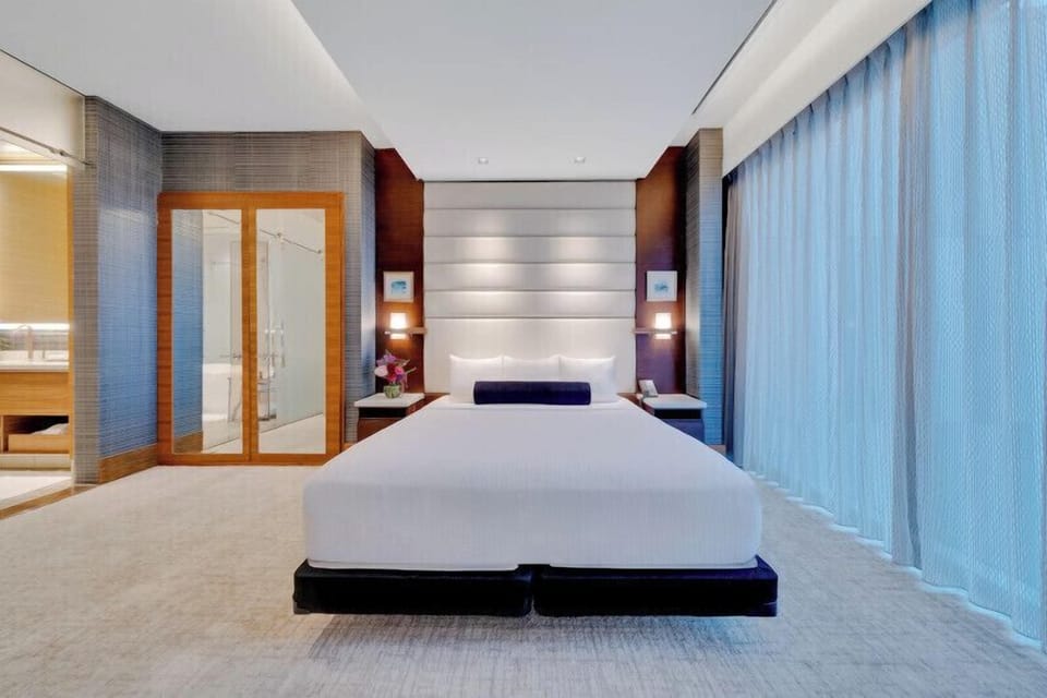 Premium bedding, in-room safe, desk, iron/ironing board