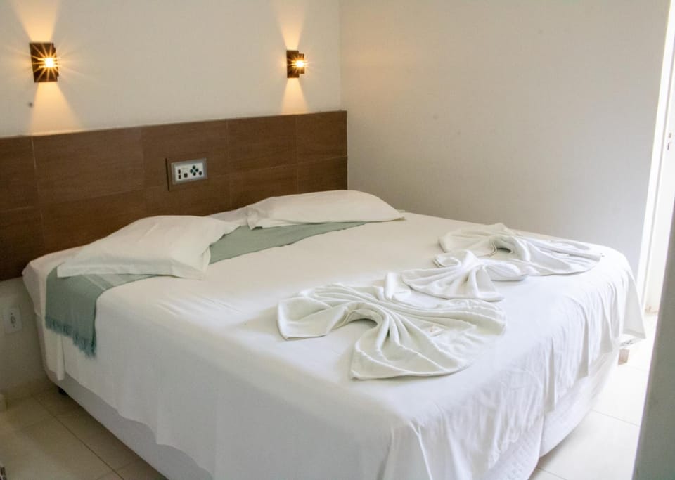 Minibar, WiFi (free), bed sheets