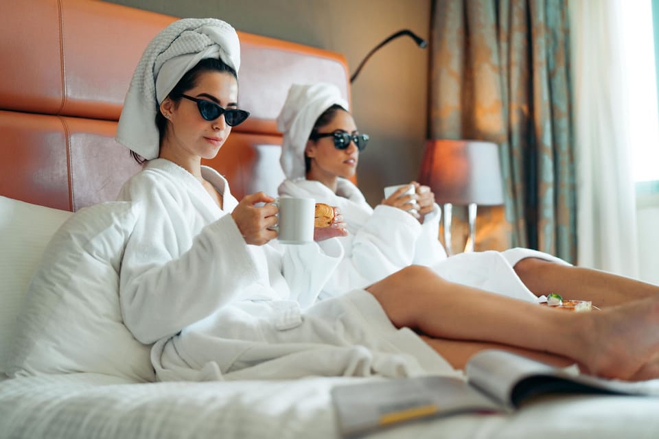 Diplomate Suite | Minibar, in-room safe, individually decorated, individually furnished