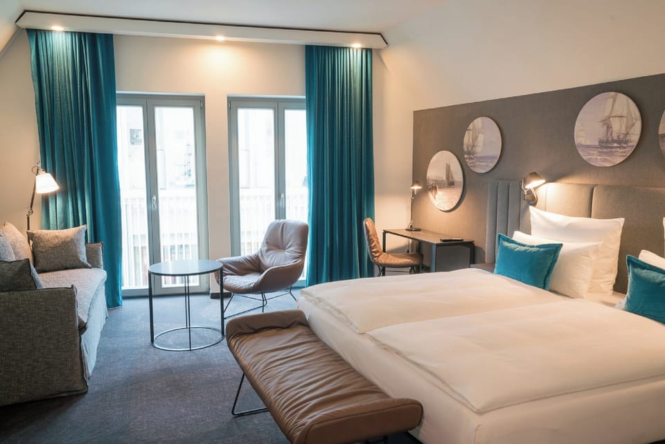 Room (THE ONE with view) | In-room safe, desk, soundproofing, free WiFi