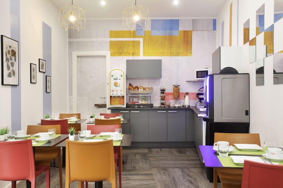 Daily continental breakfast (EUR 14 per person)