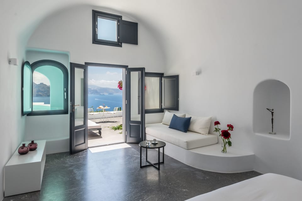 Honeymoon Suite, Plunge Pool, Caldera View | Living area | IPod dock, books, printers