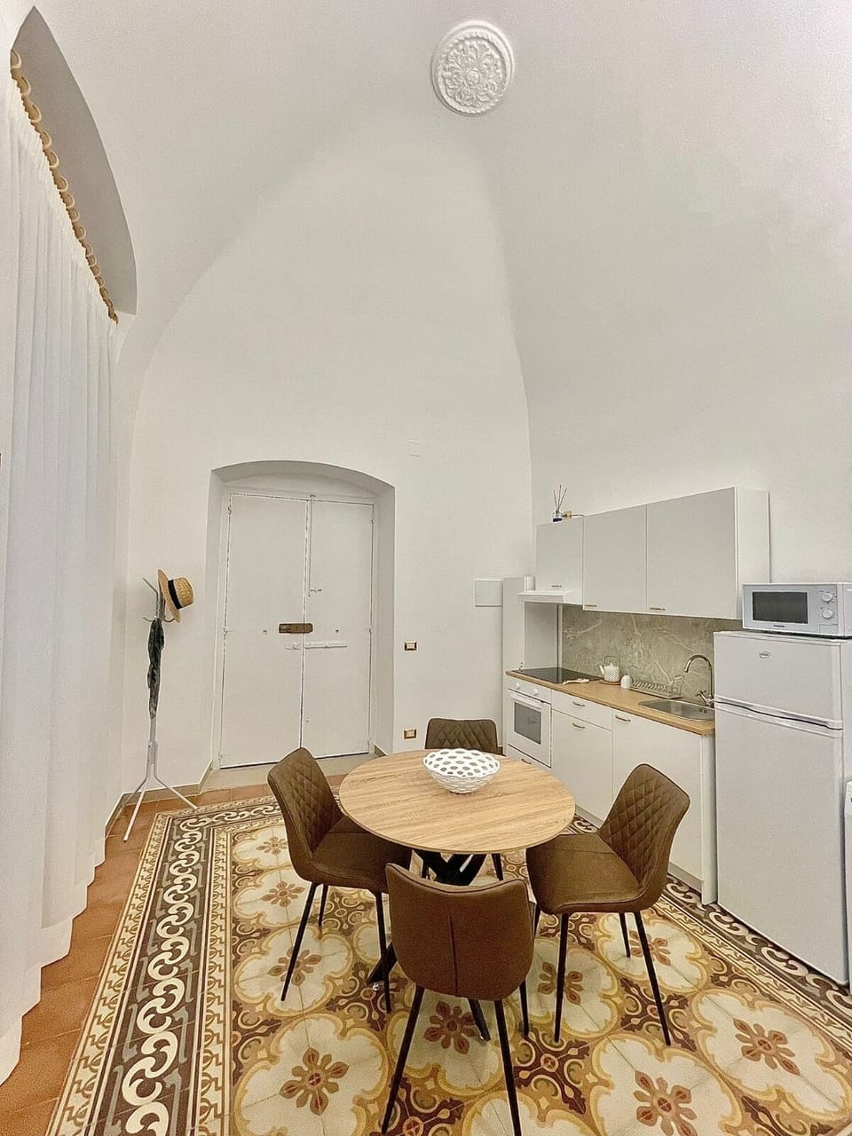 Superior Apartment, 1 King Bed with Sofa bed | Private kitchen | Fridge, cleaning supplies