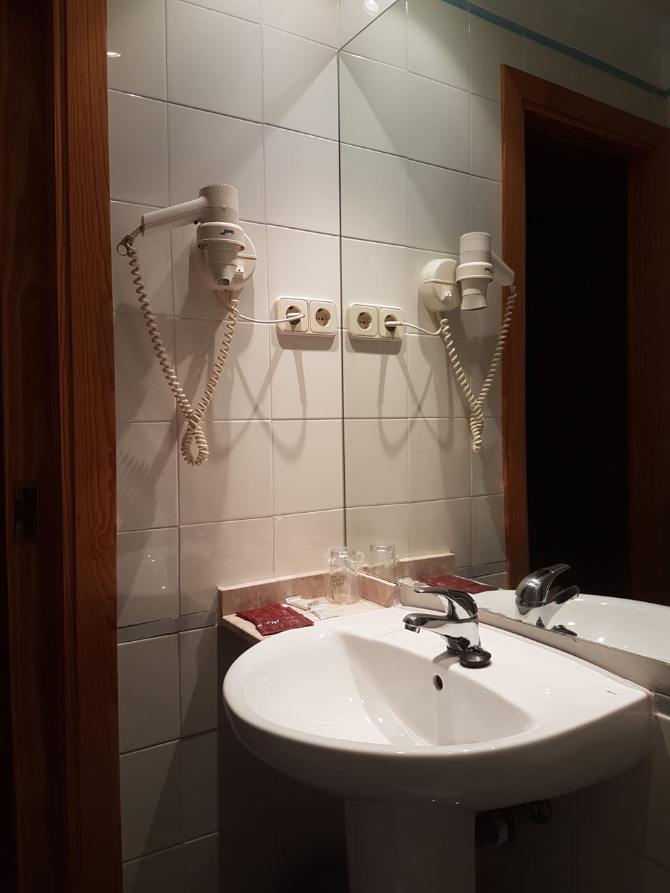 Triple Room, Balcony | Bathroom sink