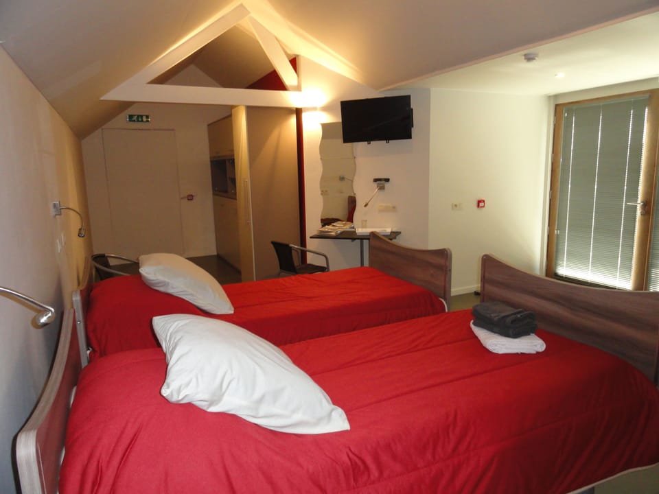 Familie driepersoonskamer, met terras | In-room safe, desk, soundproofing, free WiFi