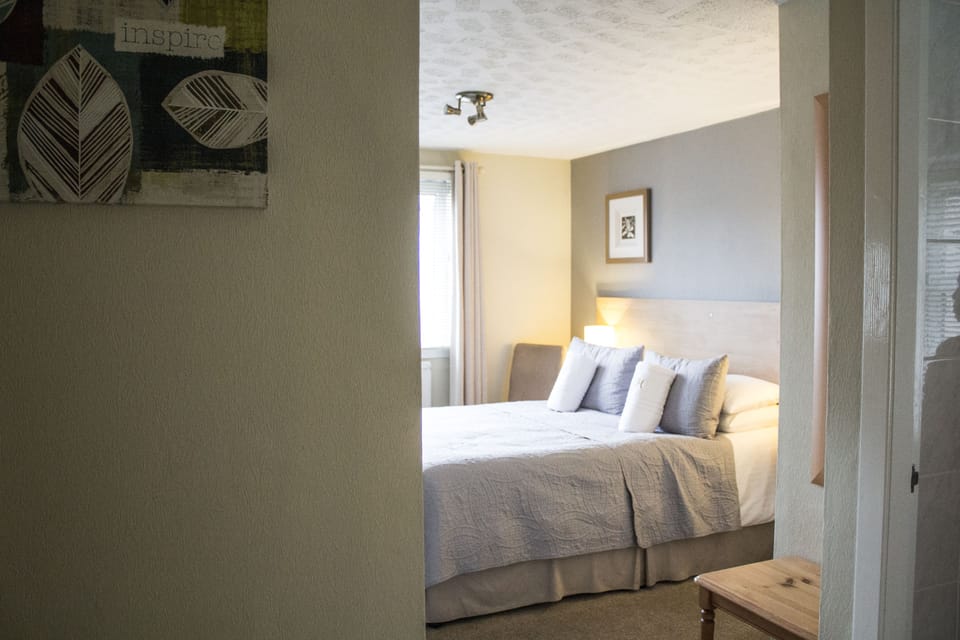 Superior Double Room, 1 King Bed | Individually furnished, blackout drapes, free WiFi, bed sheets