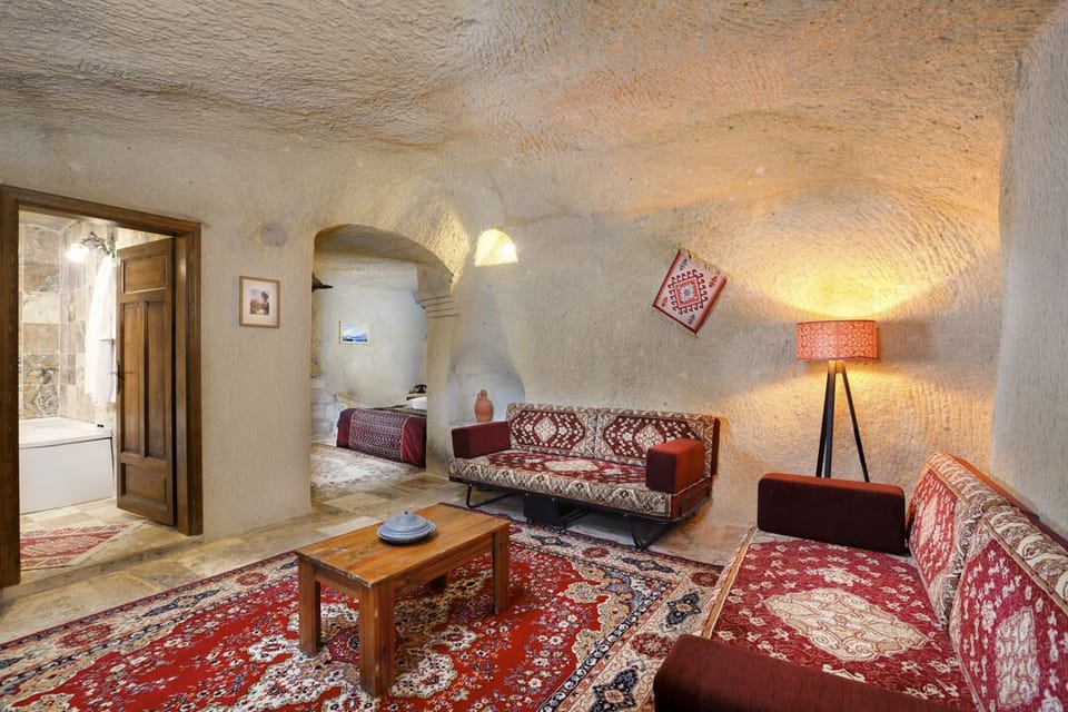 Standard Room | Minibar, desk, laptop workspace, soundproofing