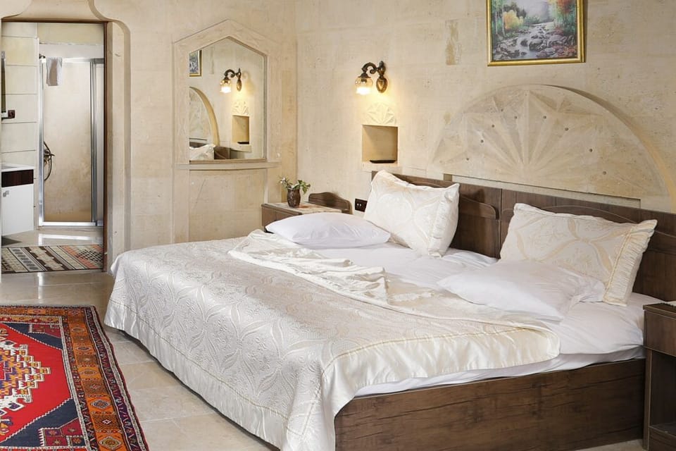 Deluxe Room | Minibar, desk, laptop workspace, soundproofing