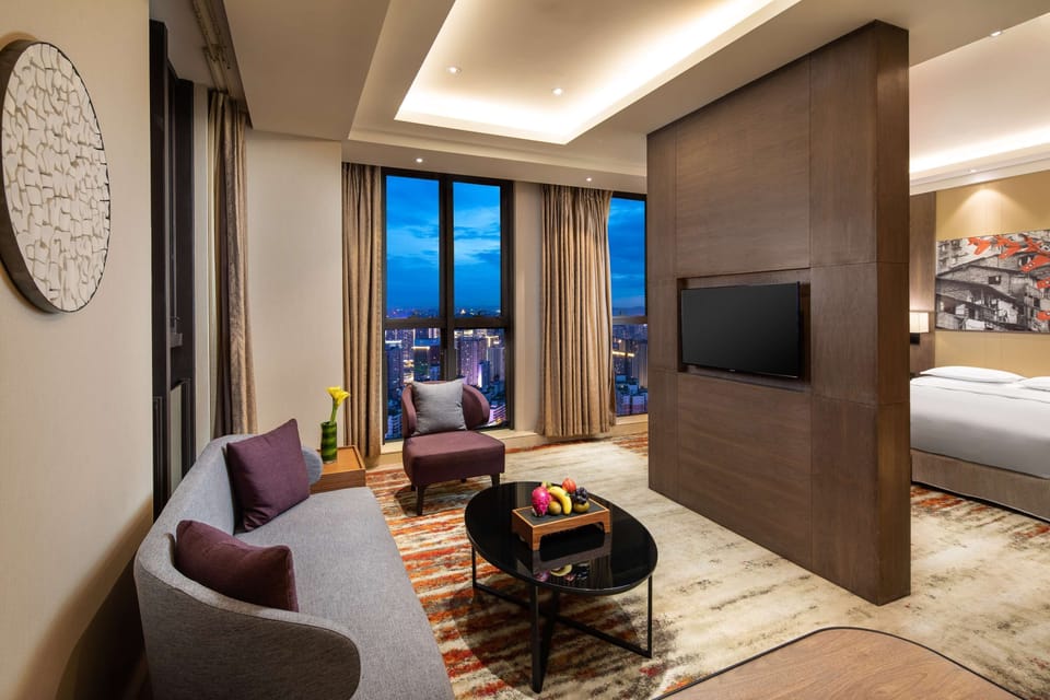 Suite, 1 King Bed, Smoking | In-room safe, desk, WiFi (free), bed sheets