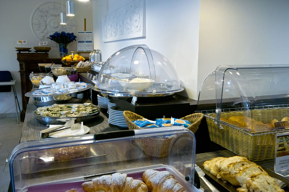 Daily buffet breakfast for a fee