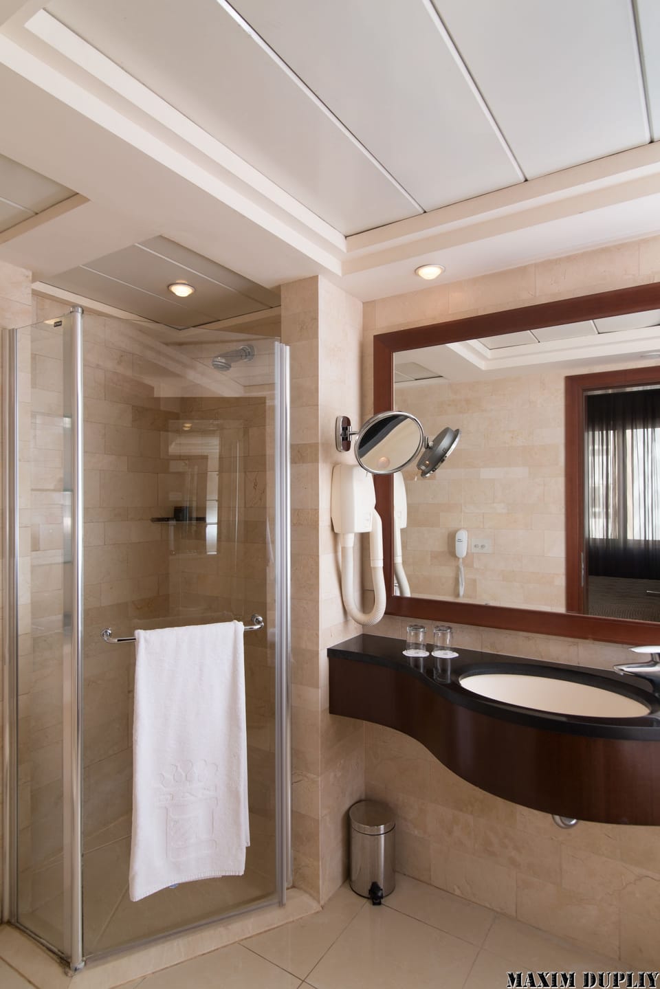 Combined shower/tub, eco-friendly toiletries, hair dryer, towels