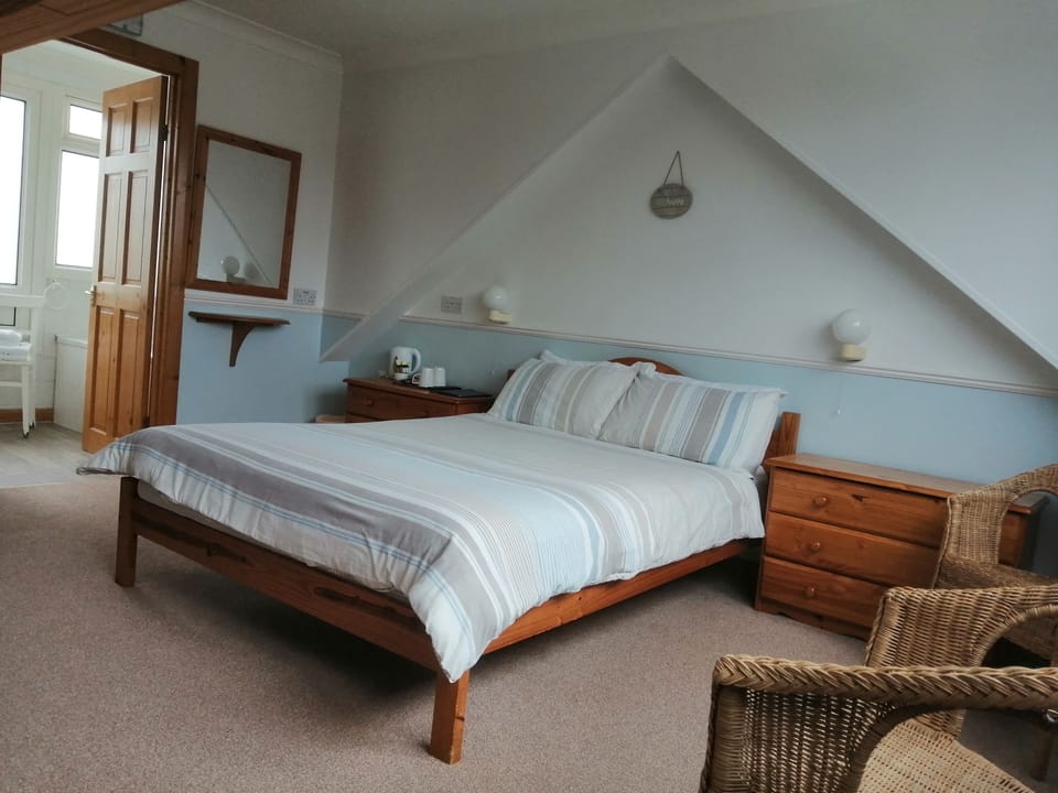 Family Quadruple Room, Multiple Beds, Non Smoking | Iron/ironing board, free WiFi, bed sheets