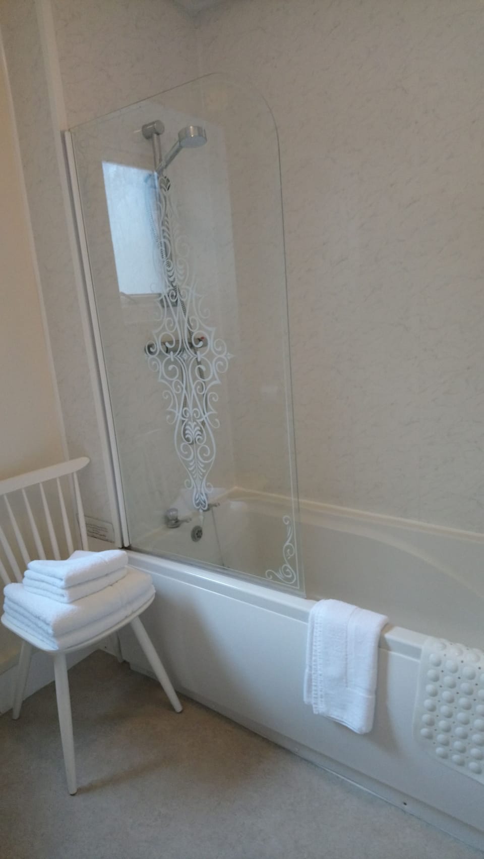 Double Room (No Parking) | Bathroom | Hair dryer, towels