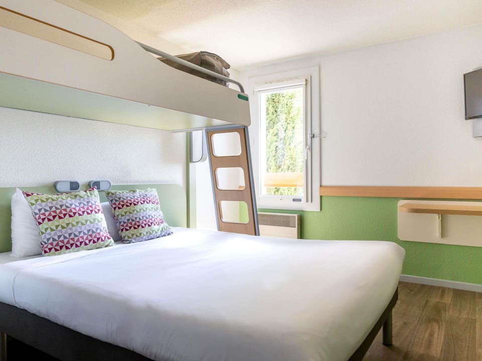 Triple Room, Multiple Beds | Premium bedding, desk, laptop workspace, blackout drapes