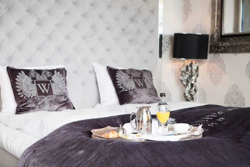 Egyptian cotton sheets, premium bedding, pillowtop beds, minibar