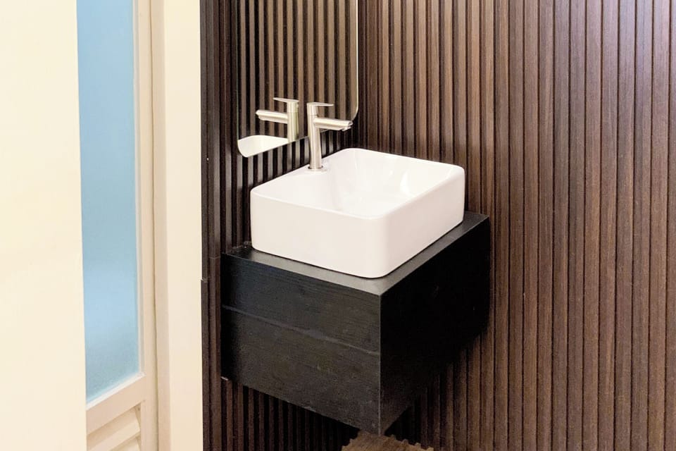 Executive Triple Room | Bathroom sink
